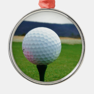 Golf Ball op een golfbaan in een berg Metalen Ornament