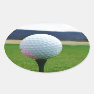 Golf Ball op een golfbaan in een berg Ovale Sticker
