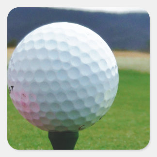 Golf Ball op een golfbaan in een berg Vierkante Sticker