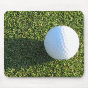 Golf Ball op Golf Green Muismat