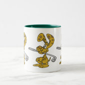 Golf Club Fetching Rabbit Ceramic Mok (Center)