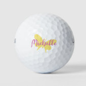 Golf gedempt geel vlinderscript roze naam golfballen (Voorkant)