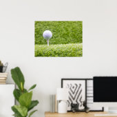 Golf is op groene gras achtergrond poster (Thuiskantoor)
