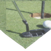 Golf-putter en -bal voor par, tafelkleed (Gekanteld)