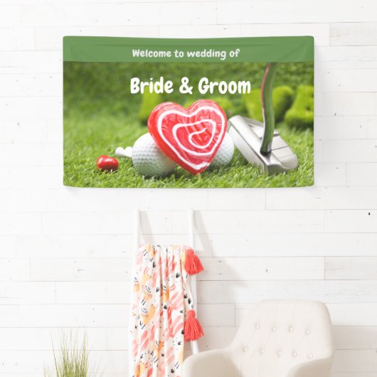 Golf welkom op bruiloft met golfbal en liefde spandoek (Insitu)