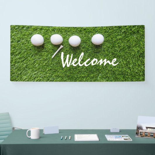 Golf welkome bannergolfballen en t-shirt op groen spandoek (Beurs)