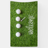 Golf-welkomstbord met golfbal op groen gras spandoek (Verticaal)