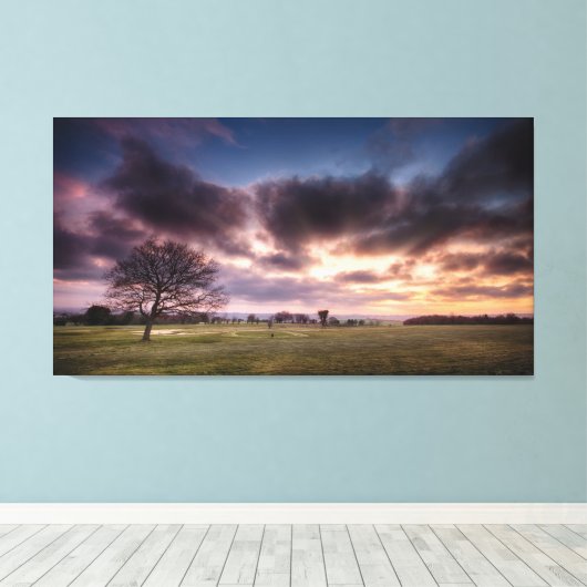 Golfbaan landschap met een rode zonsondergang heme canvas afdruk (Insitu (Houten vloer))