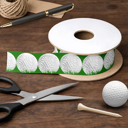 Golfbal in Gras Lint