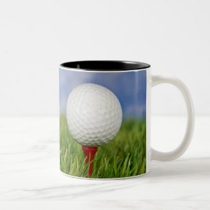 Golfbal op rood T-shirt met citaat Tweekleurige Koffiemok