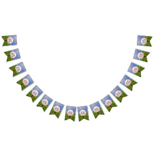 golfbal op t-shirt in gras voor de 65ste verjaarda vlaggetjes