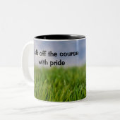 Golfbal op T-shirt met Citaat en Naam Tweekleurige Koffiemok (Voorkant links)