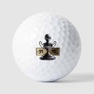 Golfbal-trofee met gegraveerde typografie-initiale golfballen