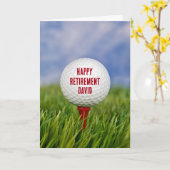 Golfbal voor pensioen op een rode tee kaart (Gele Bloem)