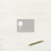 golfballonontwerpartikel met grijs teken post-it® notes (Op bureau)