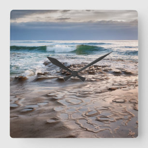 Golfbreuk op het strand in Californië Vierkante Klok