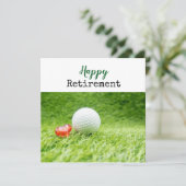 Golfer Happy Retirement met golfbal op groen (Staand voorkant)