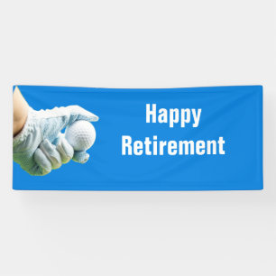 Golferhand houdt golfbal vast aan blauwe banner