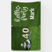 Golfkar is op groen gras 40e verjaardag spandoek (Verticaal)