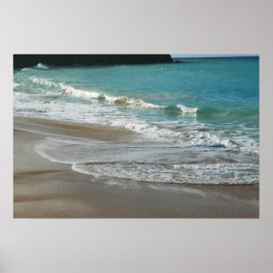 Golven die op het strand spoelen turquoise blauwe poster