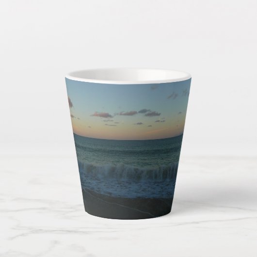 Golven kruipen in het Zonnestrand Landschap Latte Mok (Voorkant)