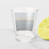 Golven kruipen in het Zonnestrand Landschap Shot Glas (Achterkant)