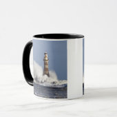 Golven kruipen tegen Roker Lighthouse Mok (Voorkant links)