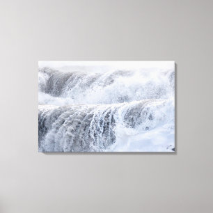 Golven slaan over in de winter canvas afdruk