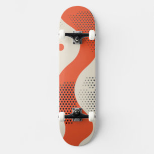 Golvende oranje vorm met zwarte stippen skateboard