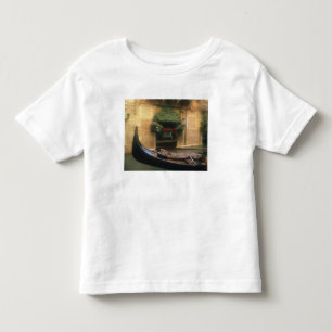 Gondel en restaurant, Venetië, Veneto, Italië Kinder Shirts
