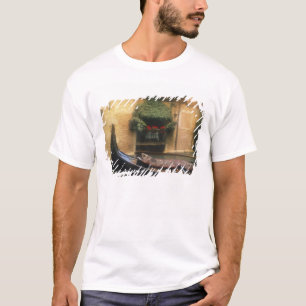 Gondel en restaurant, Venetië, Veneto, Italië T-shirt