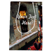 Gondolas op een Venetiaans kanaal Medium Cadeauzakje (Achterkant)