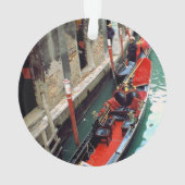 Gondoles sur un canal vénitien (dos)