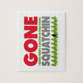 Gone Squatchin Bigfoot die zich in Bossen verbergt Legpuzzel (Verticaal)