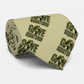 Gone Squatchin Kaki past dit aan Stropdas (Opgerold)