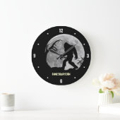 Gone Squatchin met maan en silhouette Grote Klok (Huis)