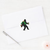 Gone Squatchin' met serape Ronde Sticker (Envelop)