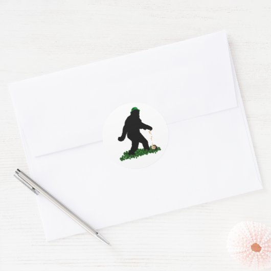 Gone Squatchin' on St. Patrick's Day Ronde Sticker (Envelop)