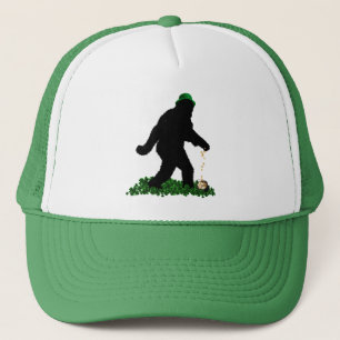 Gone Squatchin' op St. Patrick's Dag Trucker Pet