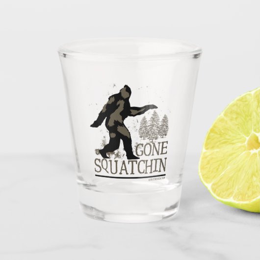 Gone Squatchin Shot Glas (Voorkant)