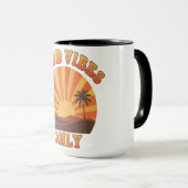 Good Vibes Only Mug – Retro Sunburst Positivity Cu (Devant droit)