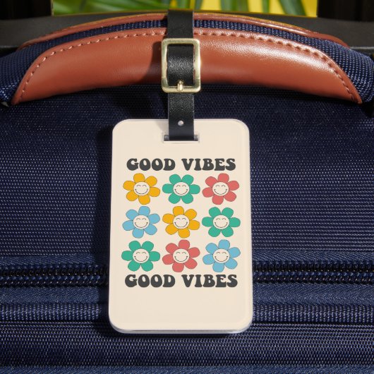 Good Vibes Retro Colorful Daisy Flowers Bagagelabel (Voorkant Insitu 2)