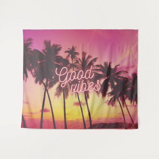 Good Vibes Tropical Pink Sunset Beach Palm Tree Wandkleed (Voorkant (horizontaal))