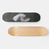 Goose Feathers Floating Skateboard (Horizontaal)