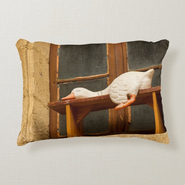 Goose Resting on a Bench Accent Pillow Accent Kussen (Voorkant)