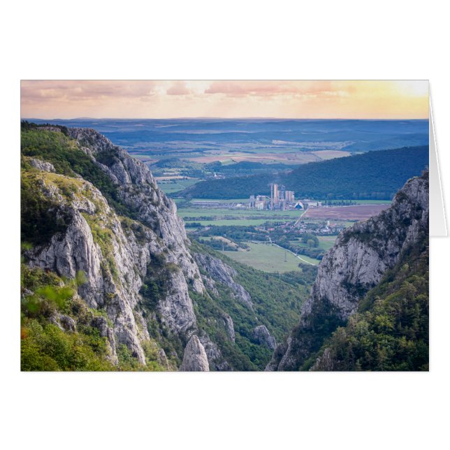 Gorge au coucher du soleil (Devant horizontal)