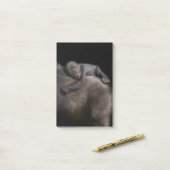Gorilla Baby die op de rug van mama rondhangt Post-it® Notes (Op bureau)