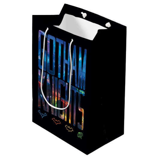 Gotham Knights City Lettering Medium Cadeauzakje (Voorkant Gekanteld)
