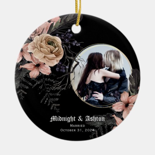 Gothic Moody Floral Foto Getrouwd Keramisch Ornament (Voorkant)