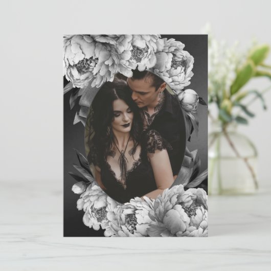 Gothic Moody White Pioenenbruiloft Save The Date (Staand voorkant)